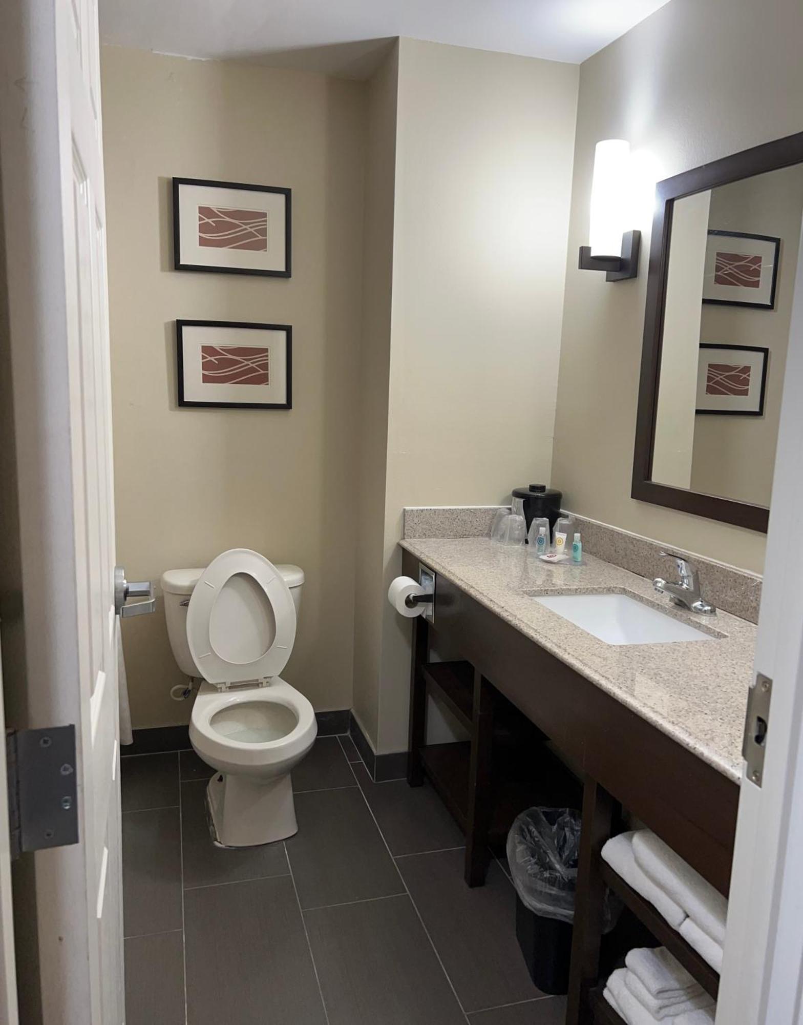 Days Inn & Suites By Wyndham Manheim Lebanon Buitenkant foto