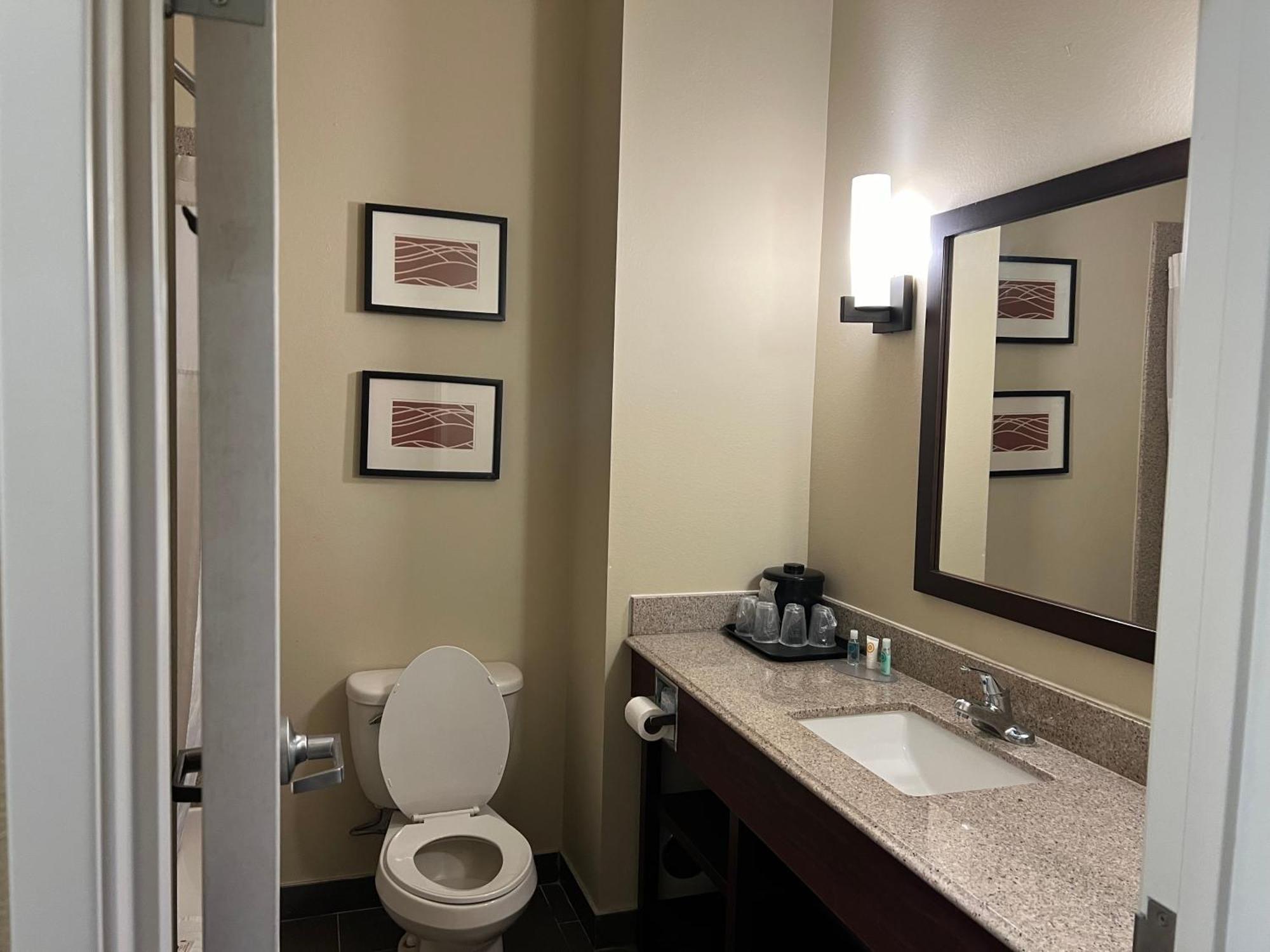 Days Inn & Suites By Wyndham Manheim Lebanon Buitenkant foto